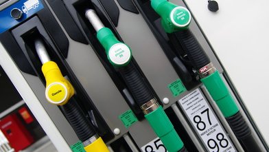 Prix des carburants : les hausses du pétrole brut appliquées immédiatement, pour les baisses, faudra voir...
