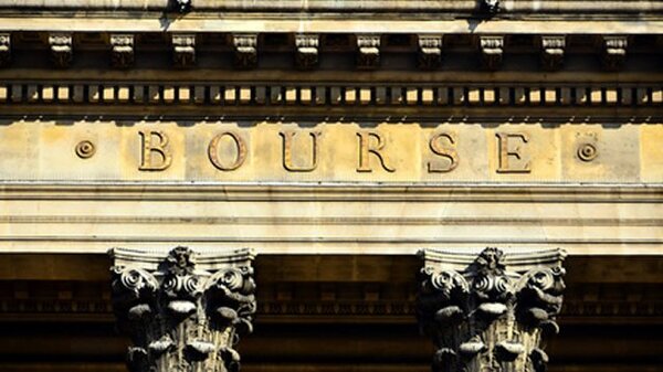 La Bourse de Paris se maintient dans le vert aidée par les banques centrales (+0,45%)