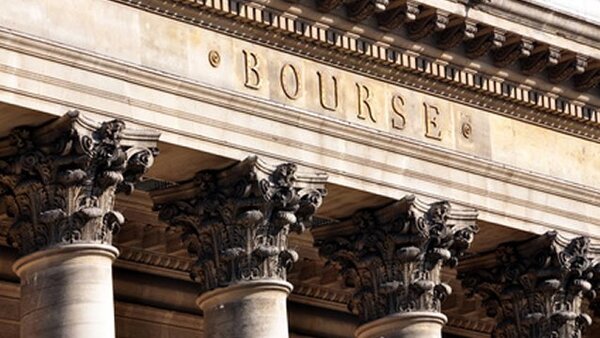La Bourse de Paris tente de se reprendre malgré les tensions commerciales (+0,46%)